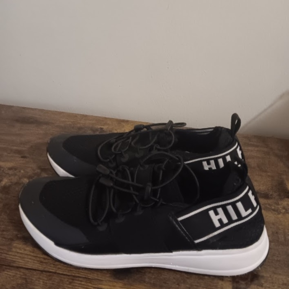 Black Athletic Woman's Shoes